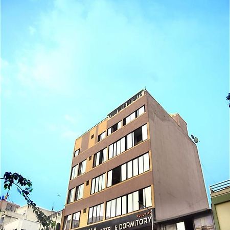 Charyana Hotel Ac Dormitory Ahmedabad Bagian luar foto