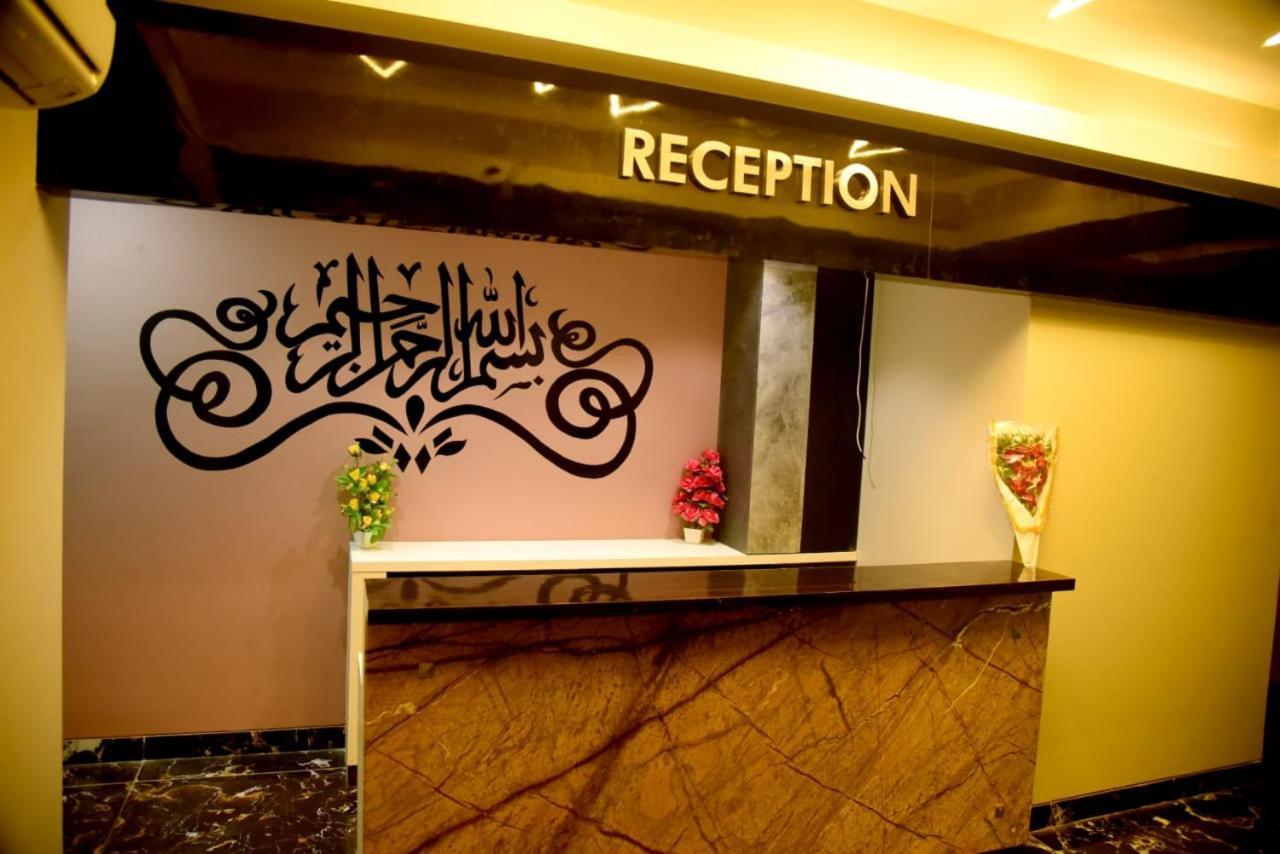 Charyana Hotel Ac Dormitory Ahmedabad Bagian luar foto