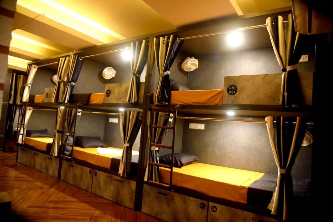 Charyana Hotel Ac Dormitory Ahmedabad Bagian luar foto