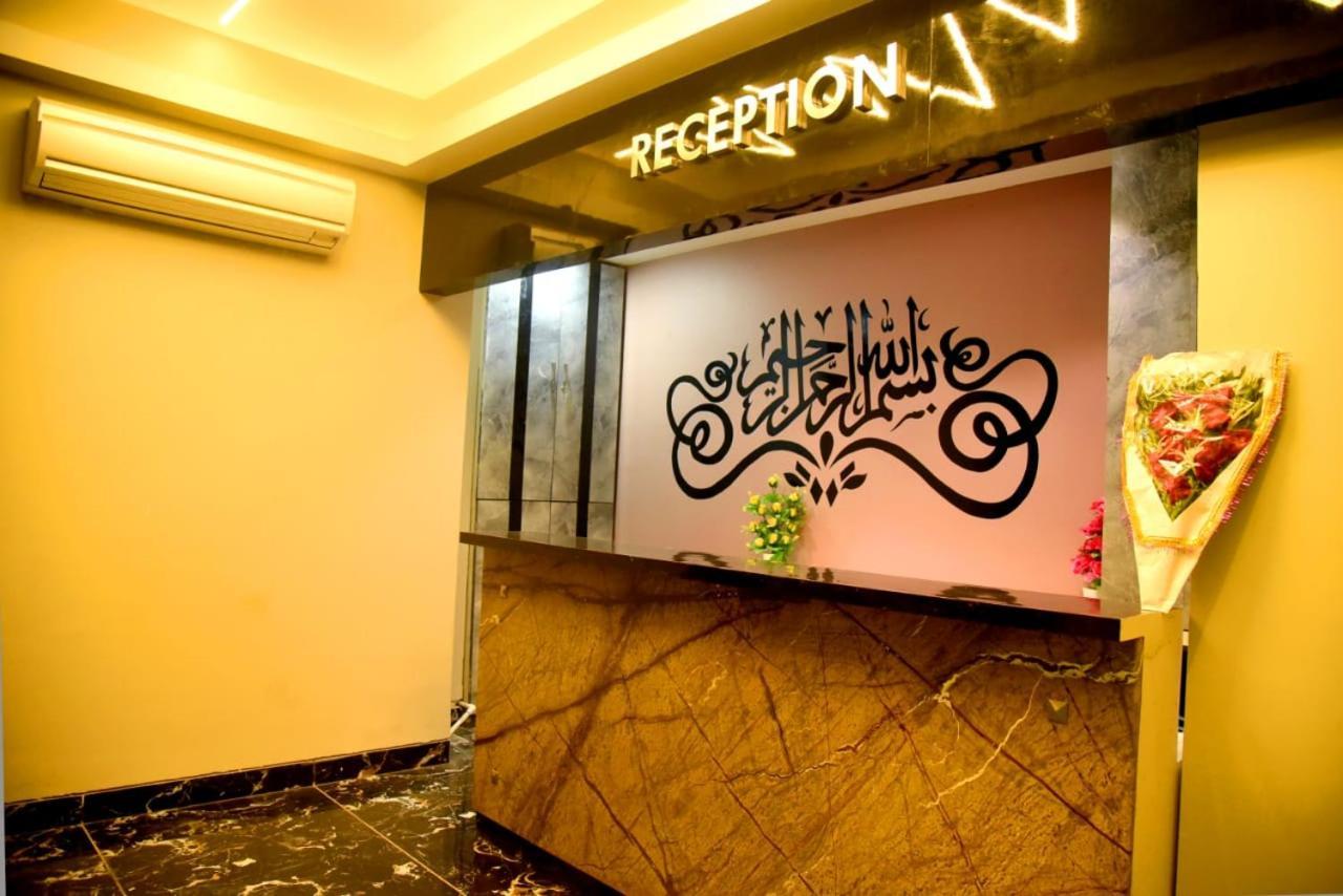 Charyana Hotel Ac Dormitory Ahmedabad Bagian luar foto