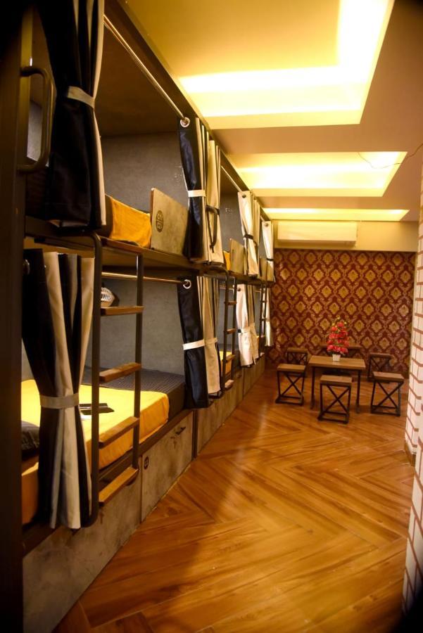 Charyana Hotel Ac Dormitory Ahmedabad Bagian luar foto