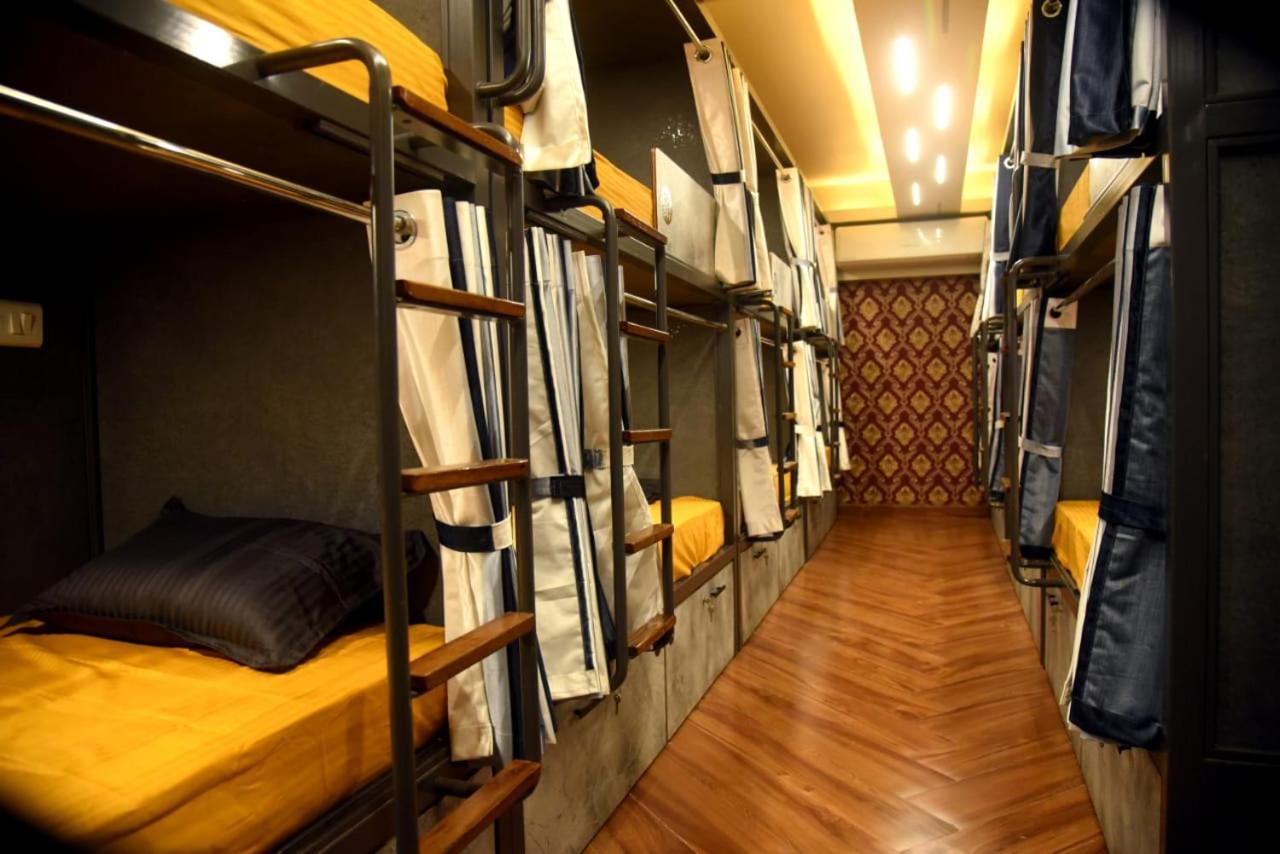 Charyana Hotel Ac Dormitory Ahmedabad Bagian luar foto