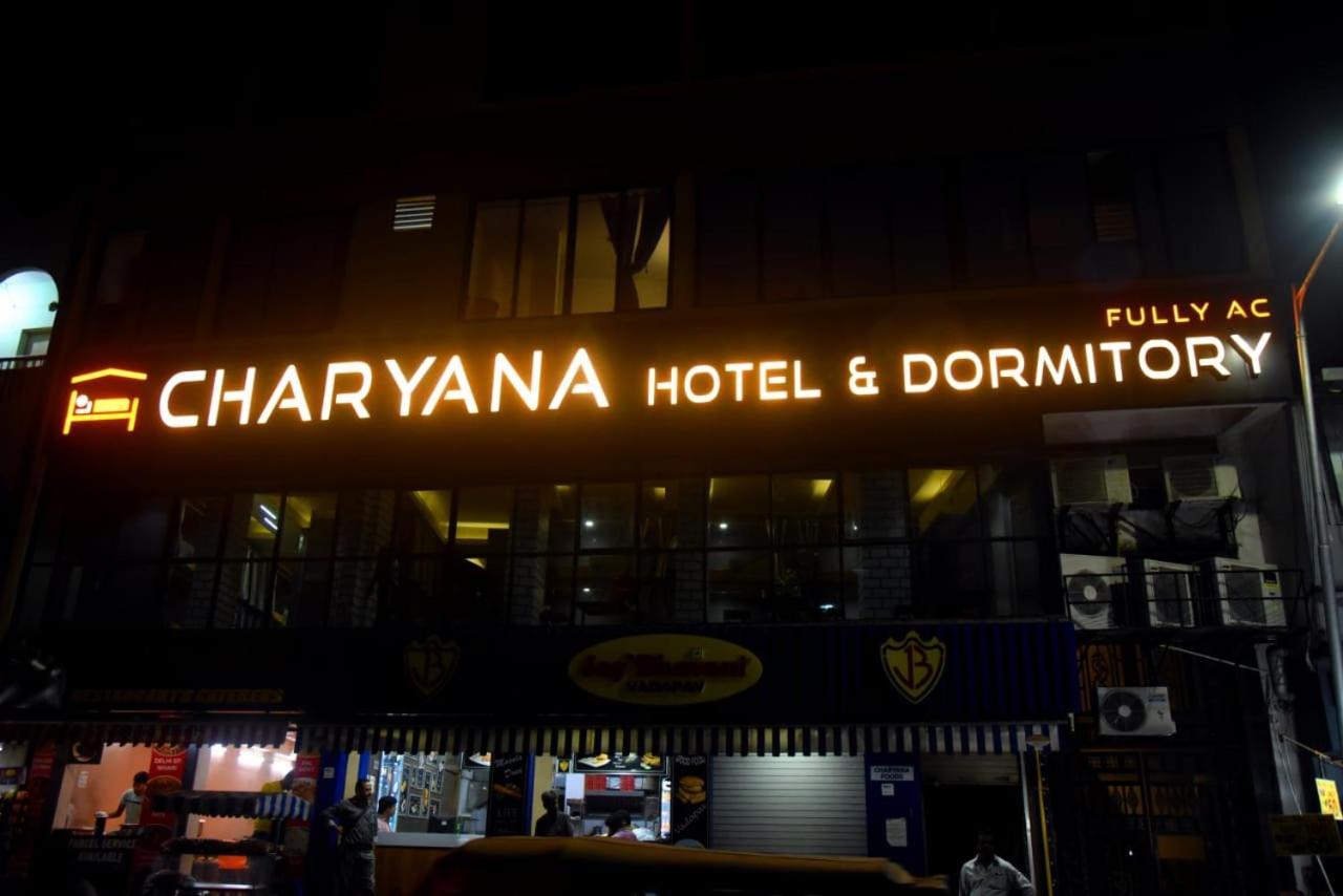 Charyana Hotel Ac Dormitory Ahmedabad Bagian luar foto