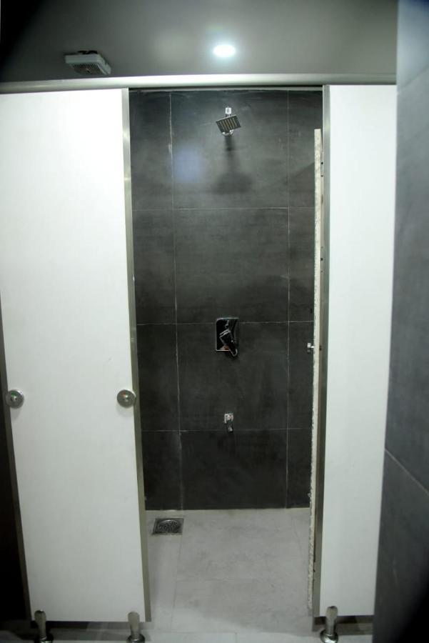 Charyana Hotel Ac Dormitory Ahmedabad Bagian luar foto