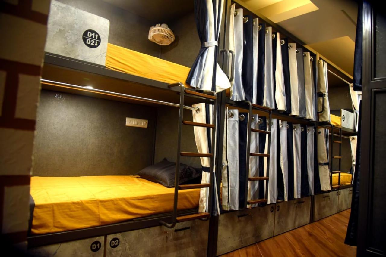 Charyana Hotel Ac Dormitory Ahmedabad Bagian luar foto