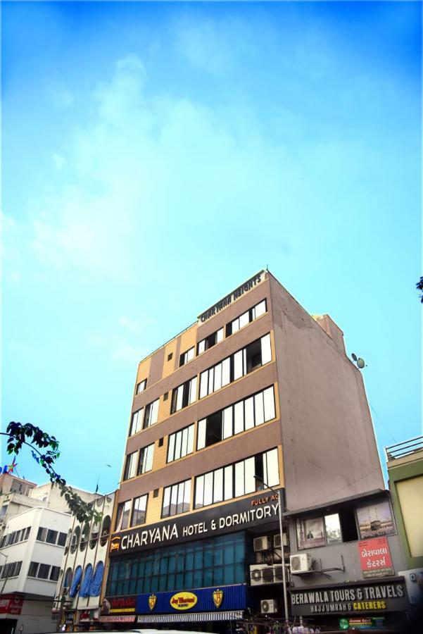Charyana Hotel Ac Dormitory Ahmedabad Bagian luar foto